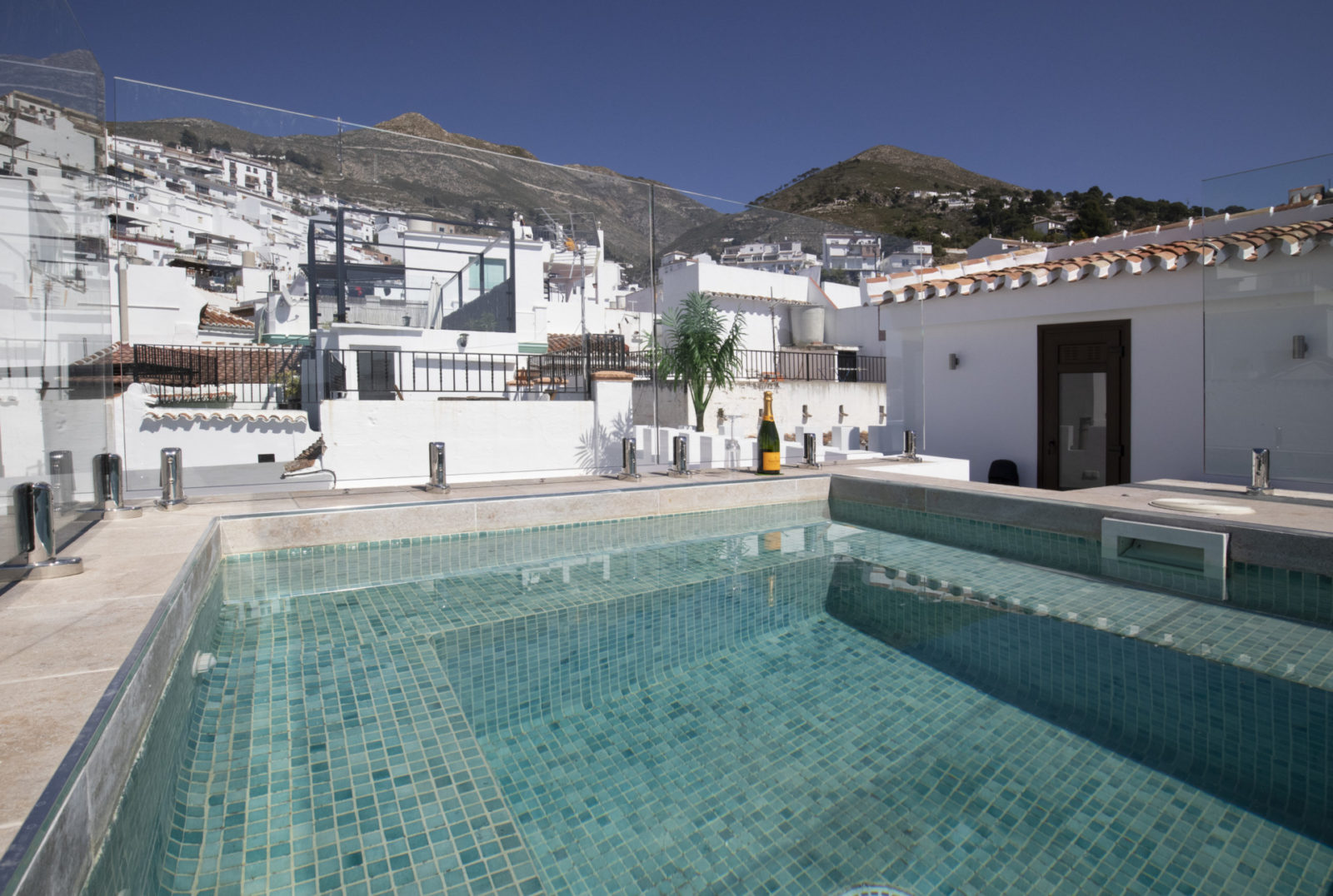 Image shows the rooftop pool at No 17 Holiday rental in Competa