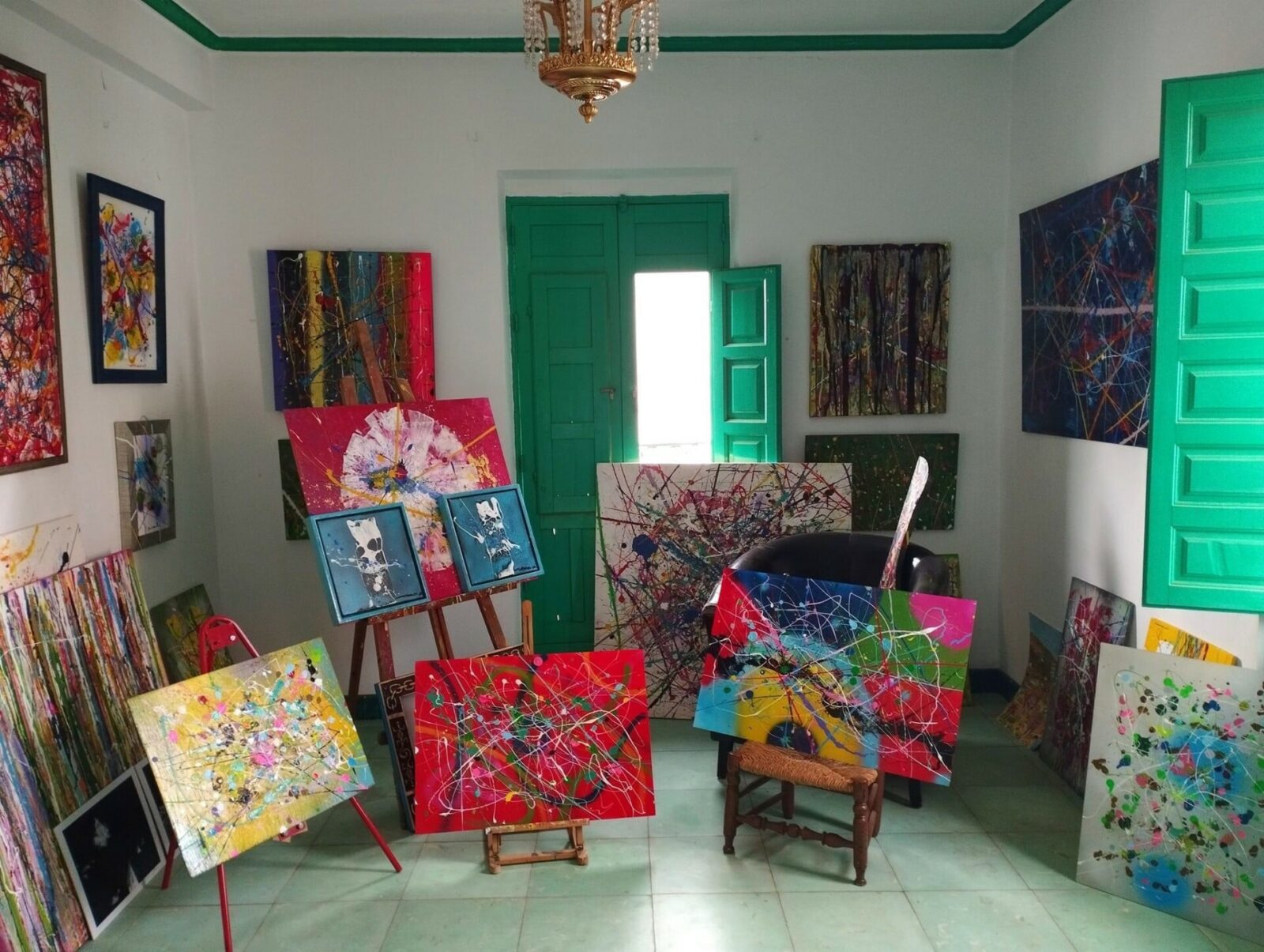 Image is of the work of Gerardo Garcia Avíla, an artist based in Cómpeta. The photo shows his own work on exhibit in his gallery off of Plaza Almijara.
